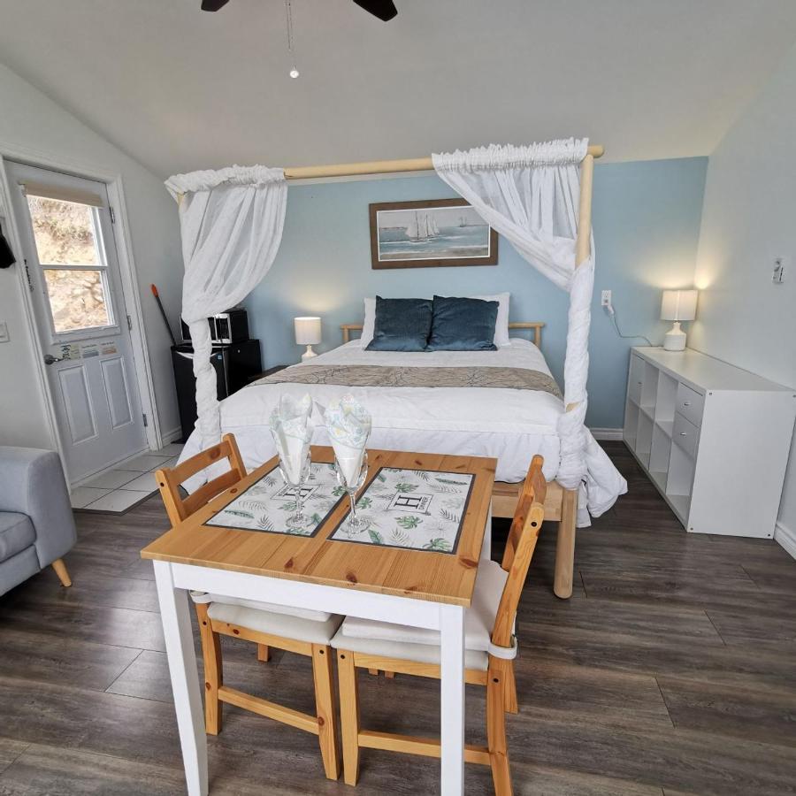 Knotty Pine Ocean Front Suite - Adults Only Ingonish Kültér fotó