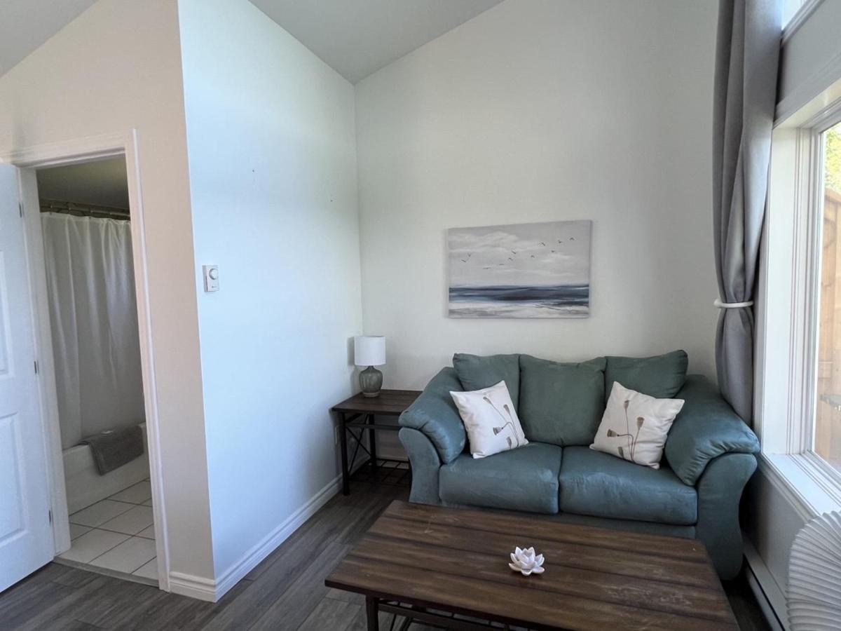Knotty Pine Ocean Front Suite - Adults Only Ingonish Kültér fotó